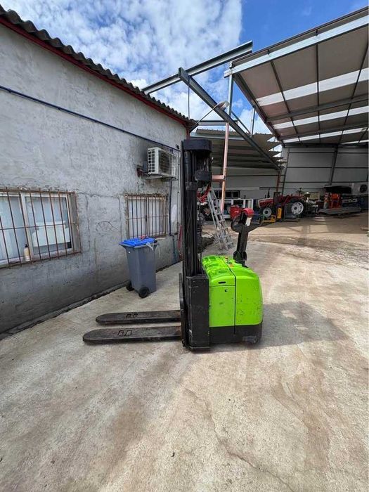 Vendo stacker triplex