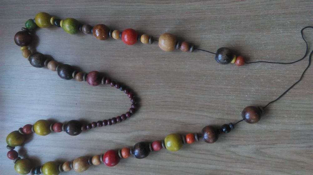 Naszyjnik z koralików .