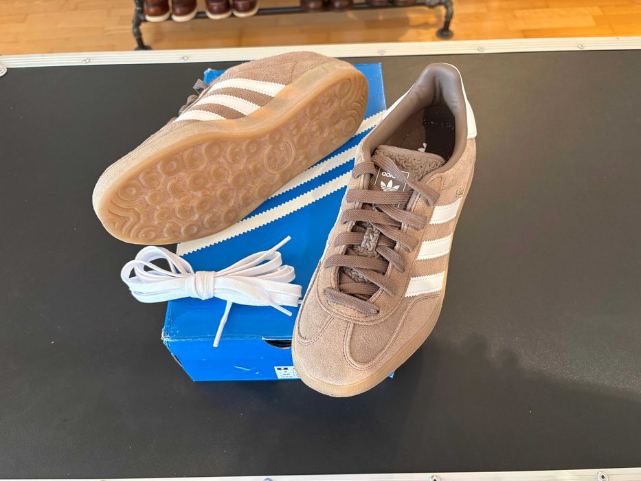 ADIDAS Gazelle Indoor 40 (Homem) Earth Strata / White