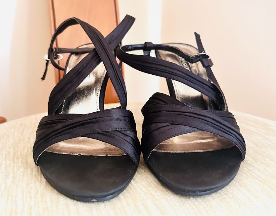 Sapatos Salto Alto Pretos Cetim Presa no Tornozelo Tam 36/37