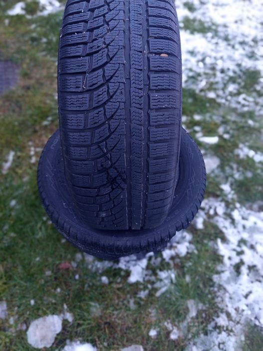 Opony 235/55/17 nokian wysokość bieźnika 7mm.