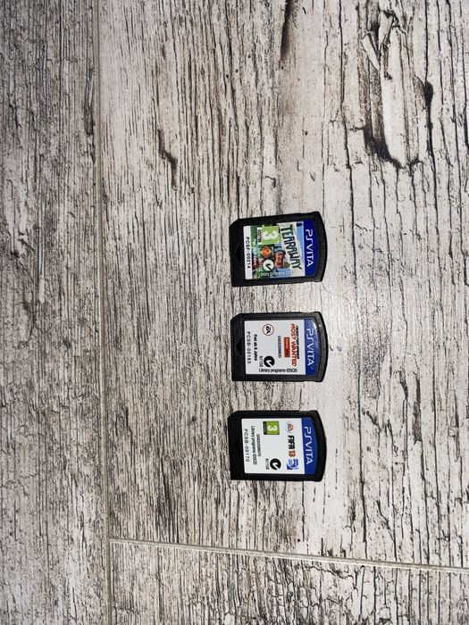 Gry ps vita (zestaw trzech gier)