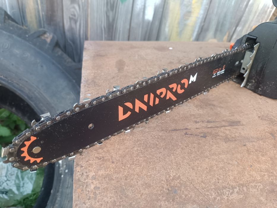 Електрична пила Dnipro m