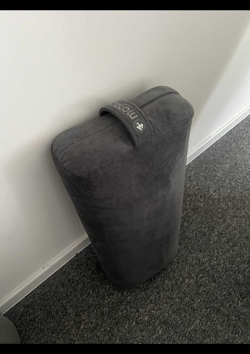 Bolster / wałek do jogi Manduka Enlight Rectangular Thunder szary