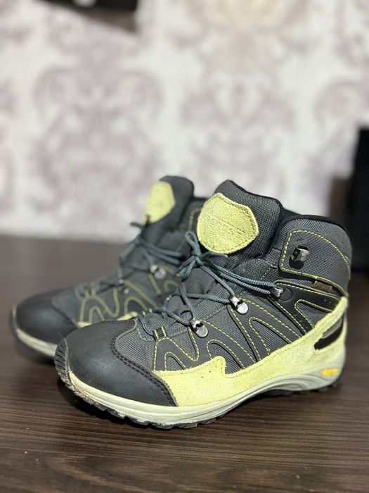 Оригінальні трекінгові черевики Salomon