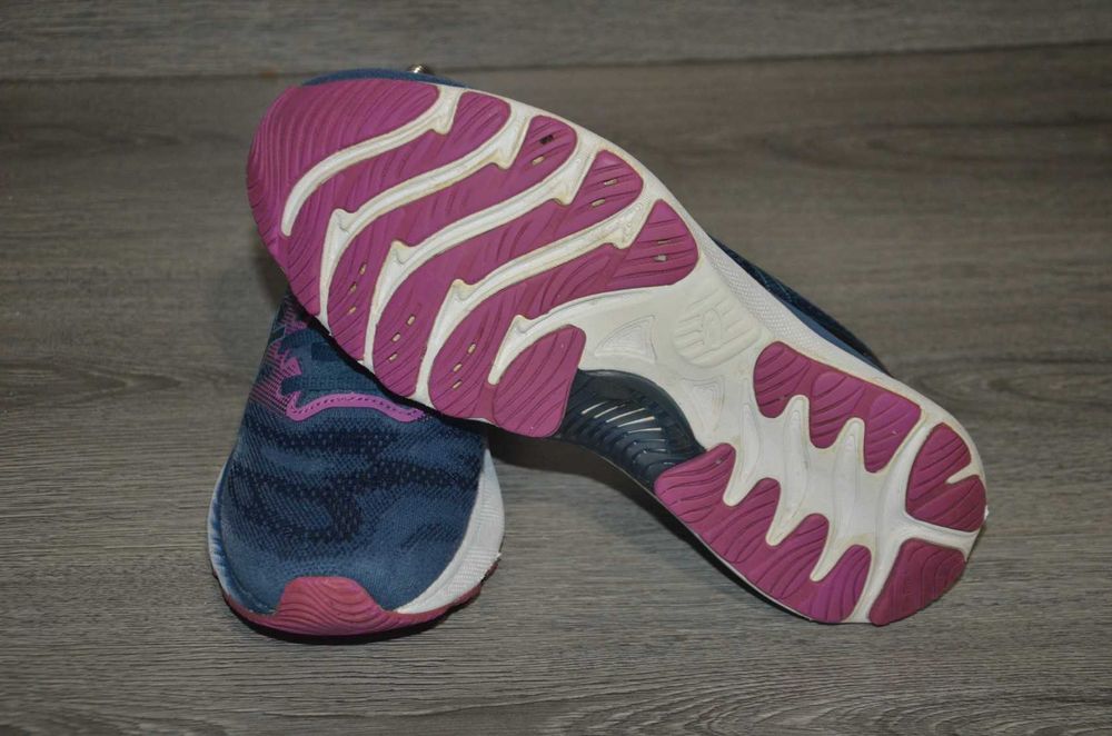 Продам кросівки Фірма Asics GEL-NIMBUS 23 .
