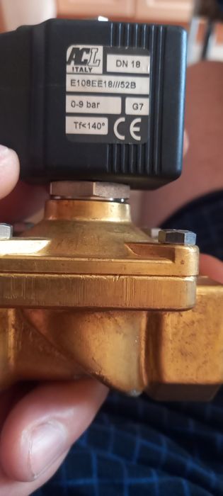 Продам электромагнитный клапан и тепловой датчик потока жидкости.