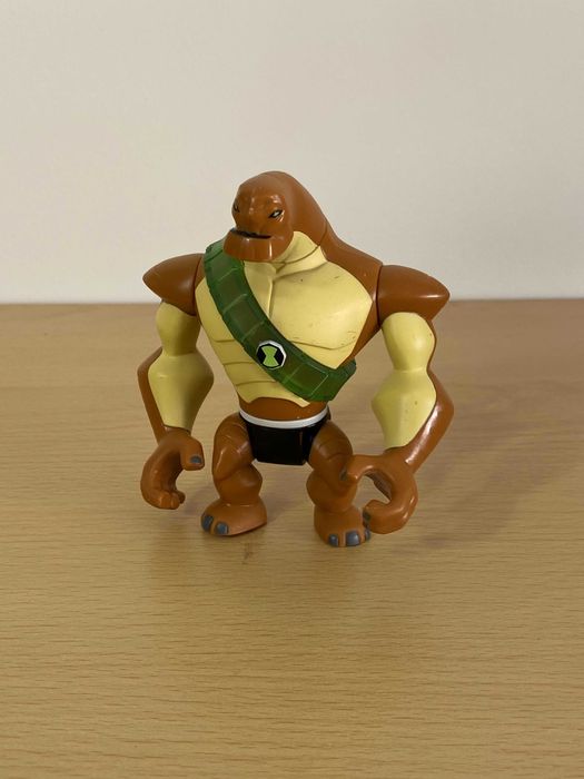 2016 Ben 10 Omniverse Transformation Station Humungousaur Bandai