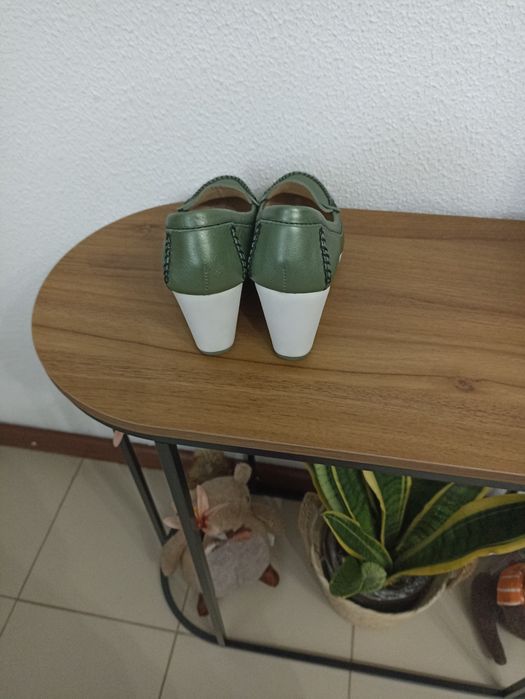 Sapatos novos da Geox em pele