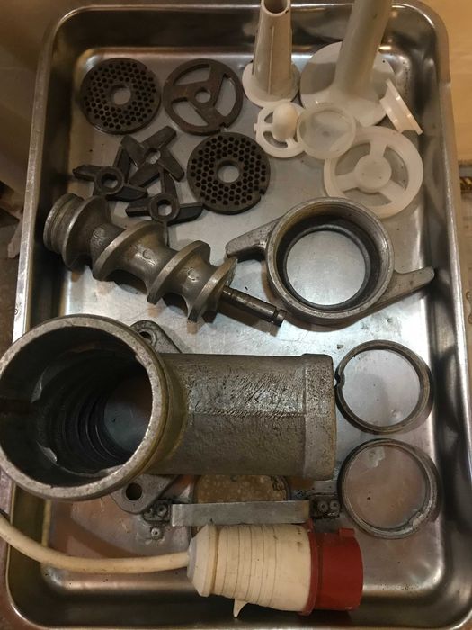 Продам промислову м'ясорубку МИМ-300