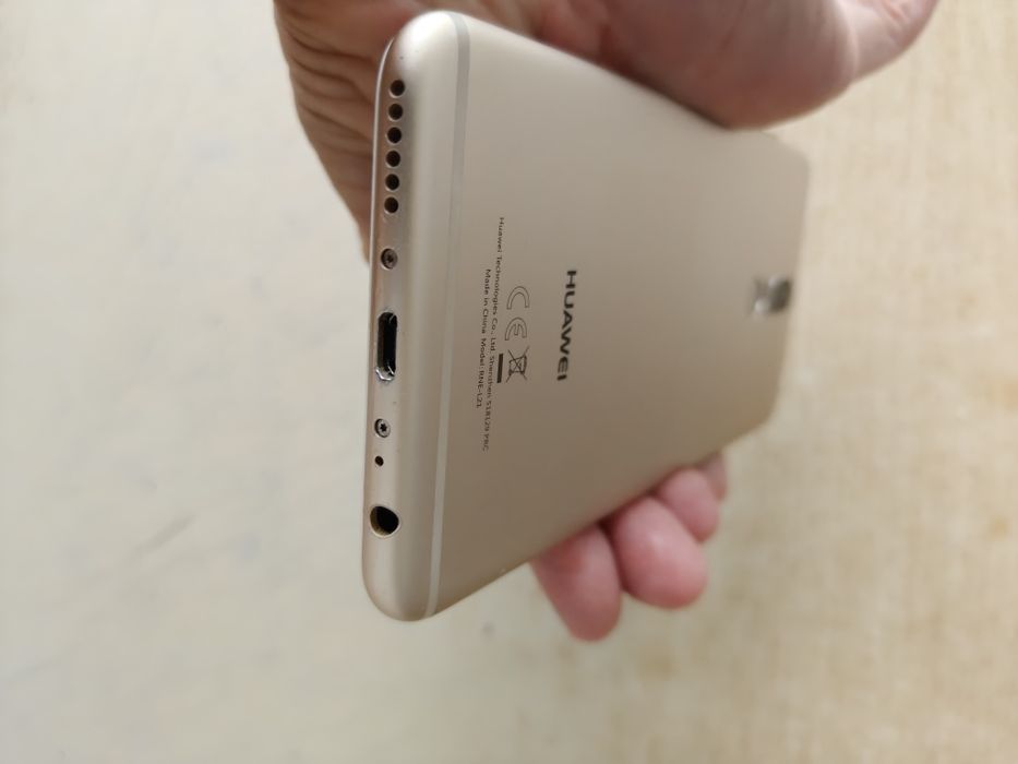 Sprzedam klasyczny smartfon Huawei mate 10 lite. 4/64. Stan idealny