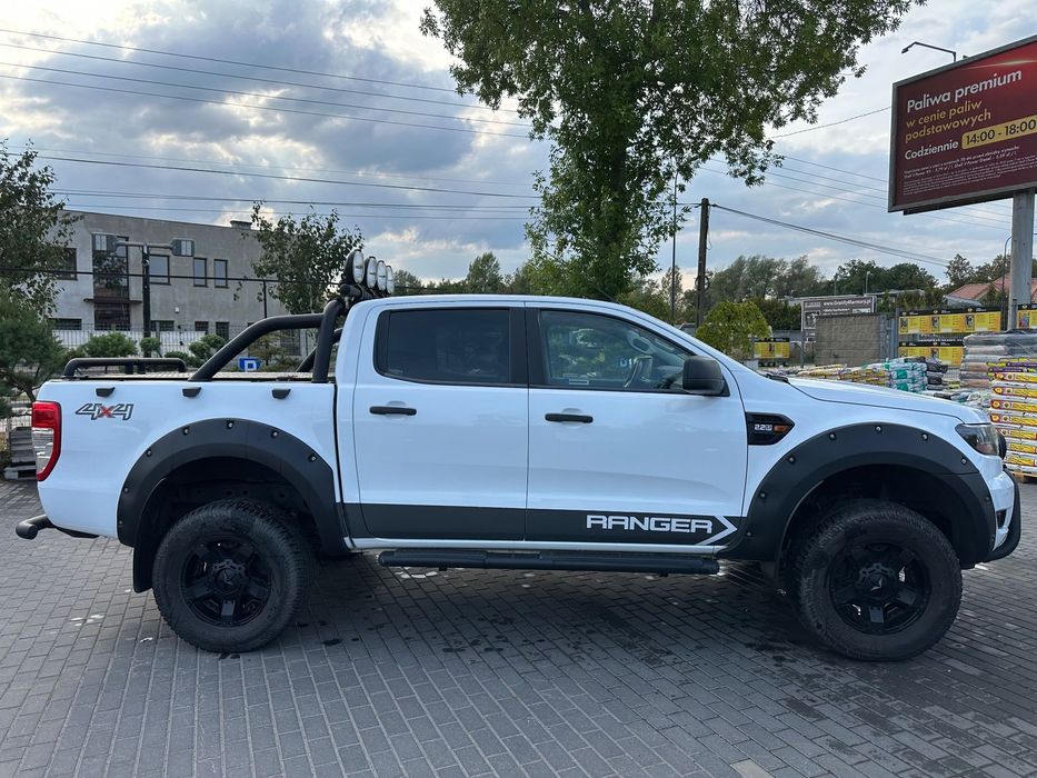 Ford Ranger Ford Ranger, stan idealny, masa dodatków, zabezpieczona rama.