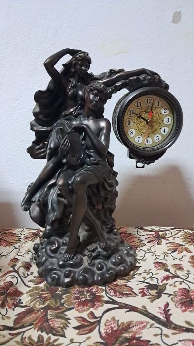 Relógio decorativo clássico com escultura – mecanismo quartz