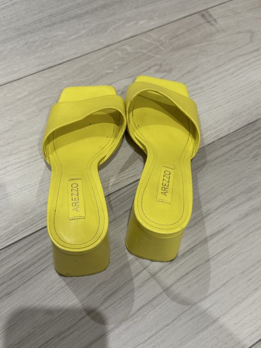 Жіночі шкіряні сандалі