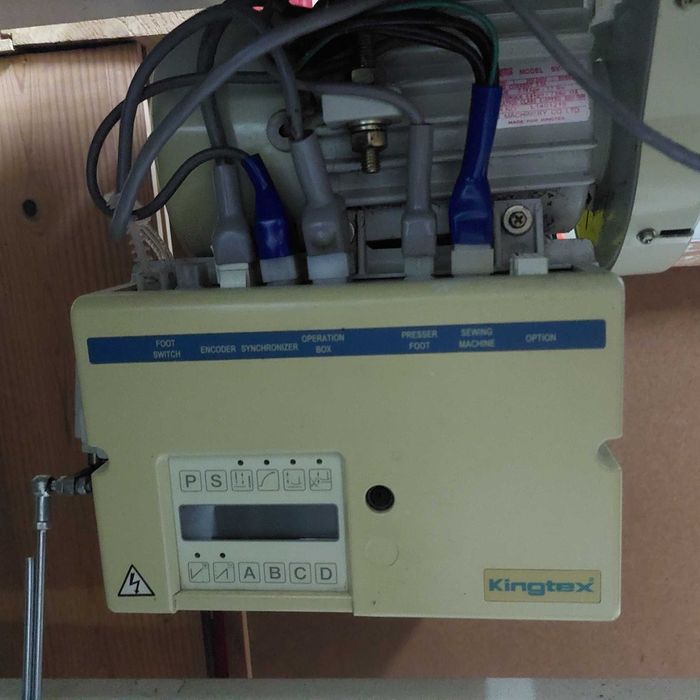 Maquina de costura eléctrica ponto corrido em excelente estado. FOMAX