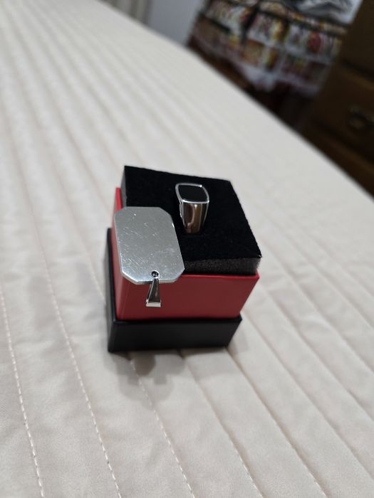 Vendo anel novo e medalha   da Hassu nunca usado