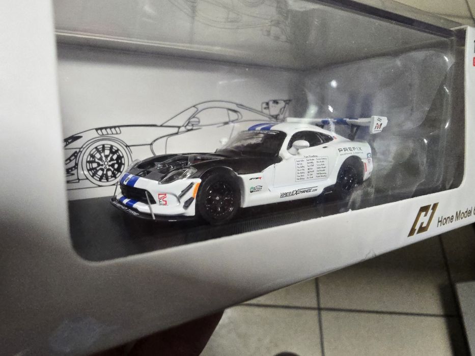 Dodge Viper ACR 1:64 otwierane elementy model Hone