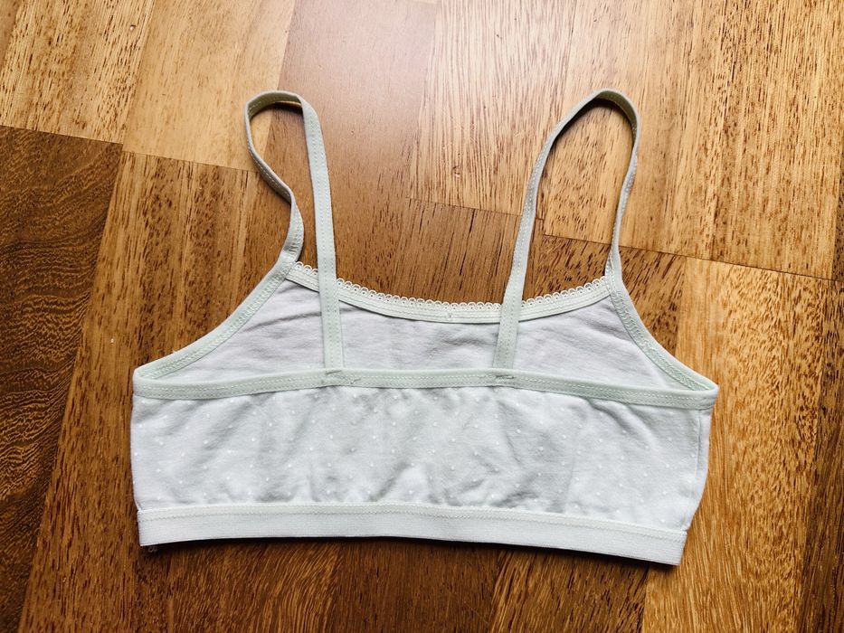 Delikatny sportowy biustonosz dla dziewczynki