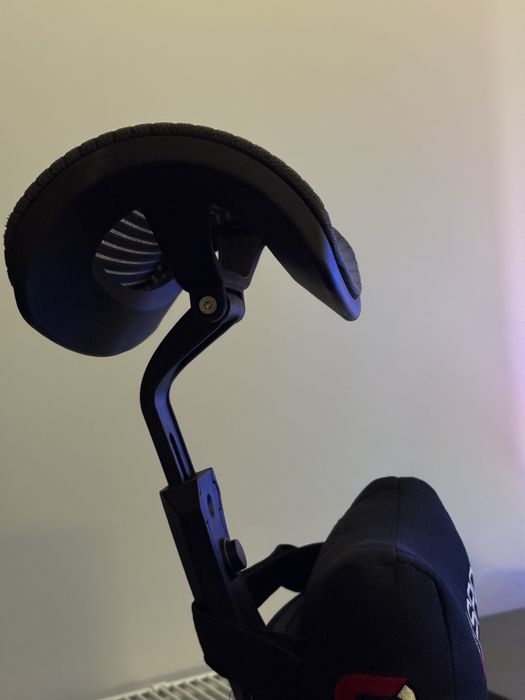 Fotel biurowy – wygodny, siatkowy, z zagłówkiem