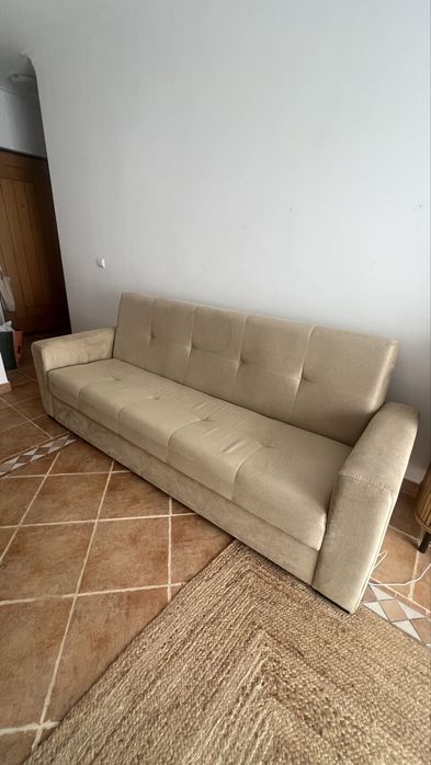Oportunidade | 2 sofás-cama | 1 deles com chaise-longue