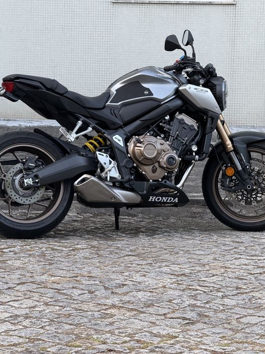 Honda cb 650r 5000 km como nova.