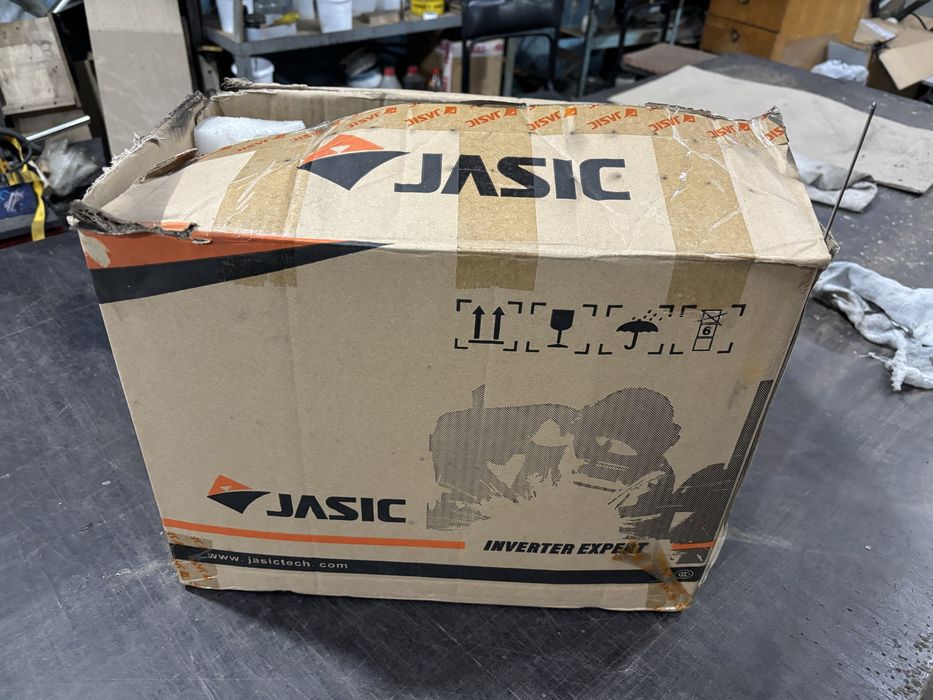 Аргонодуговий зварювальний апарат JASIC TIG 180P PRO