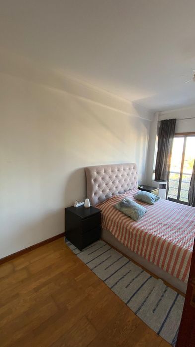 T3, 2 casas de banho garagem e arrecadação