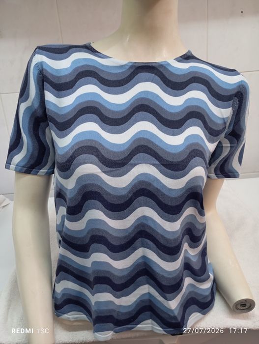 T-shirt com padrões ondulados