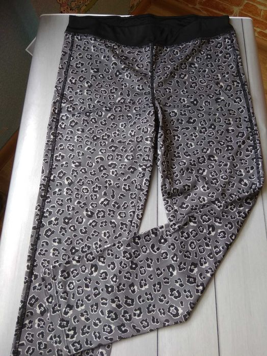 Спортивні леггінси капрі Crivit M розмір