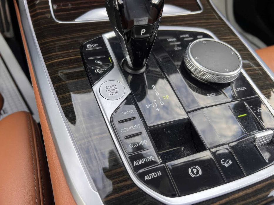 BMW X7      2020