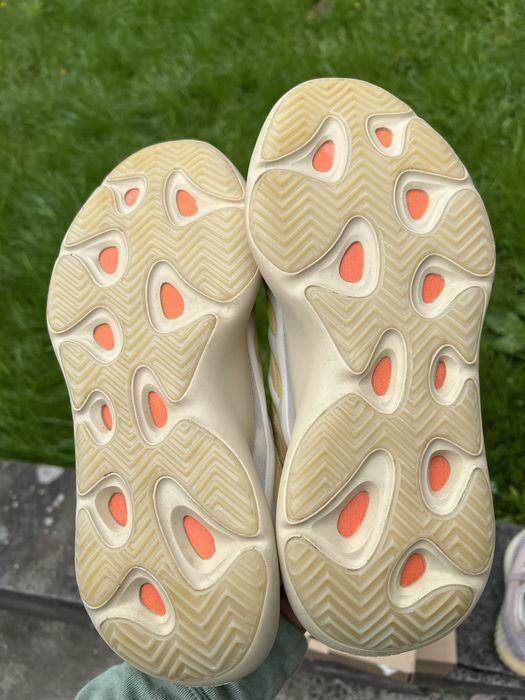 Adidas Yeezy 700 Safflower sneakersy niskie beżowe boost 44