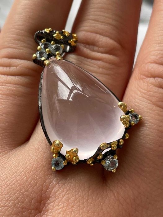 Подвеска из натурального розового кварца 28 карат, серебро 925 пробы