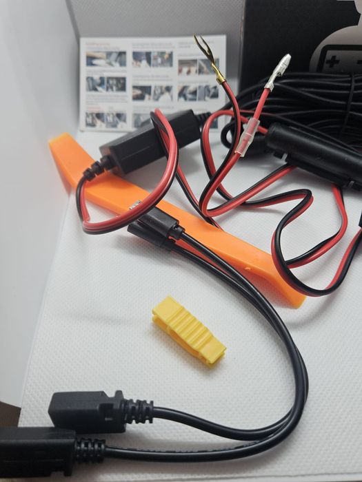Zestaw hardwire do kamery samochodowej Mini USB 12V/24V → 5V 2A – NOWY