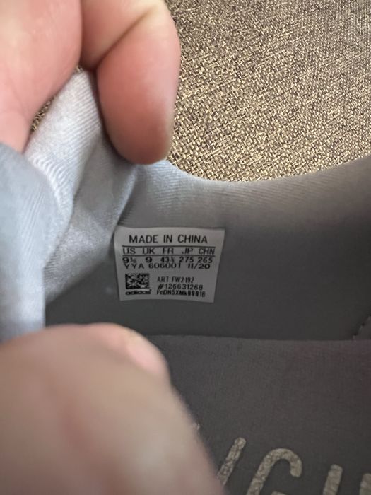 Продам кроссовки адидас новые