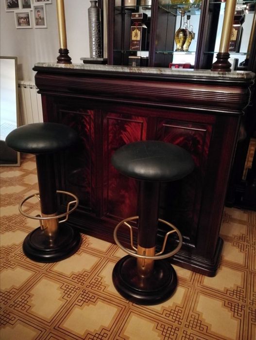 Móvel Bar com 2 bancos