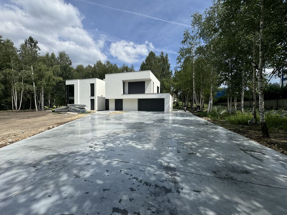 Podjazdy betonowe, podjazdy pod dom, beton architektoniczny polerowany