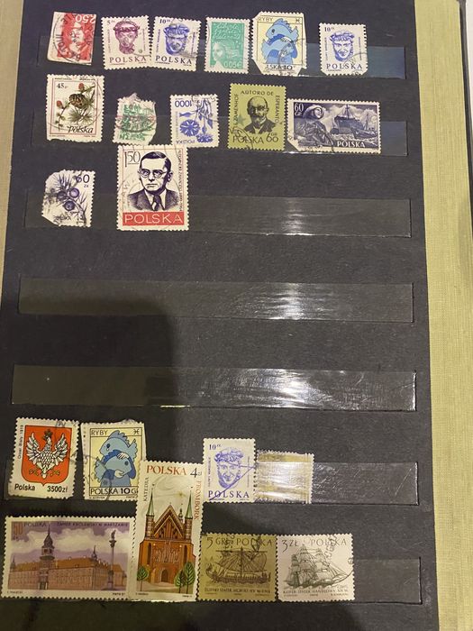 Stara kolekcja znaczków pocztowych (klasery)