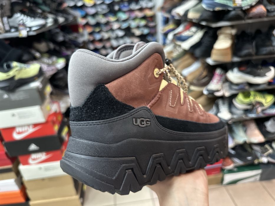 Черевики UGG Captrail Low ( РОЗМІР 40,5 )