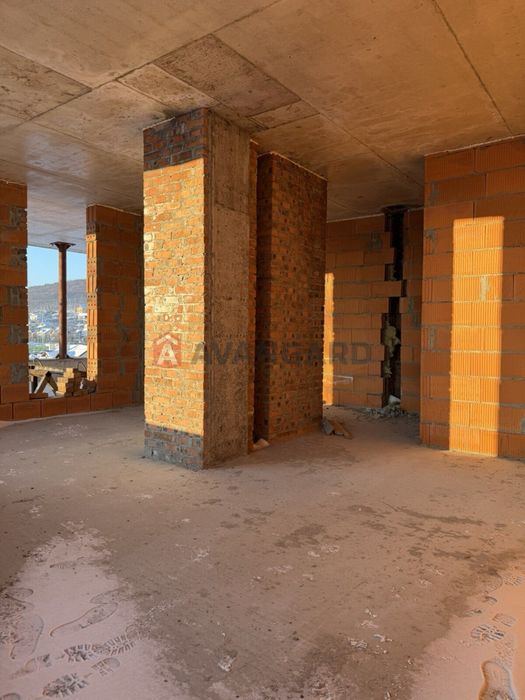 Продається простора 3-кімнатна квартира площею 114 м