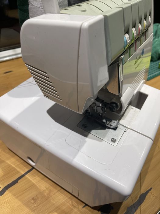 Overlok Łucznik 5 -nitkowy