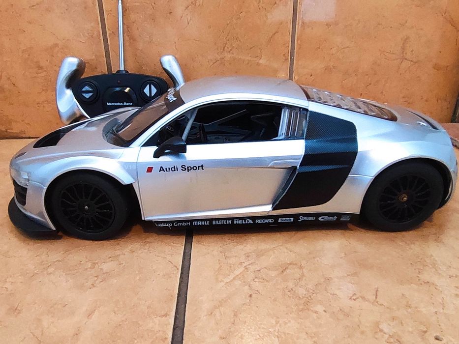Auto zdalnie sterowane na radio pilota Audi R8 duże 32cm
