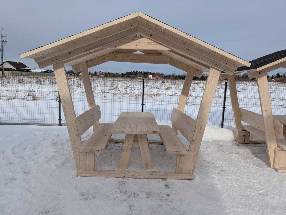 Drewniana altana góralska z meblami Altanka Wiata Ławostół Zadaszenie.