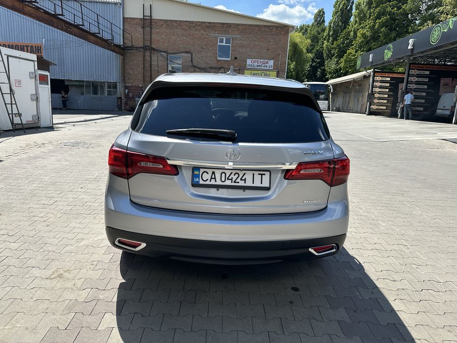 Acura MDX 2015 р, крутий сімейний кросовер
