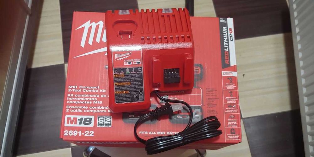 Milwaukee M18 2691-22 набір шуруповертів