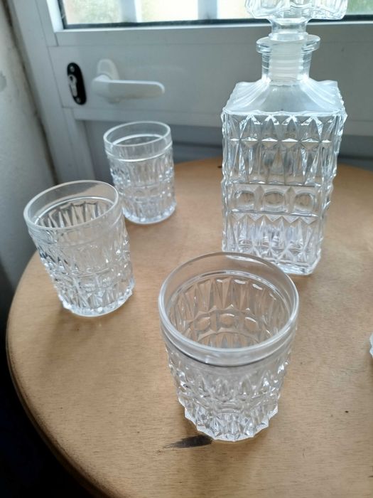 Conjunto de 5 copos e garrafa para whisky