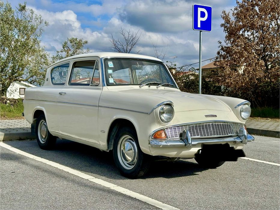 Ford Anglia De Luxe