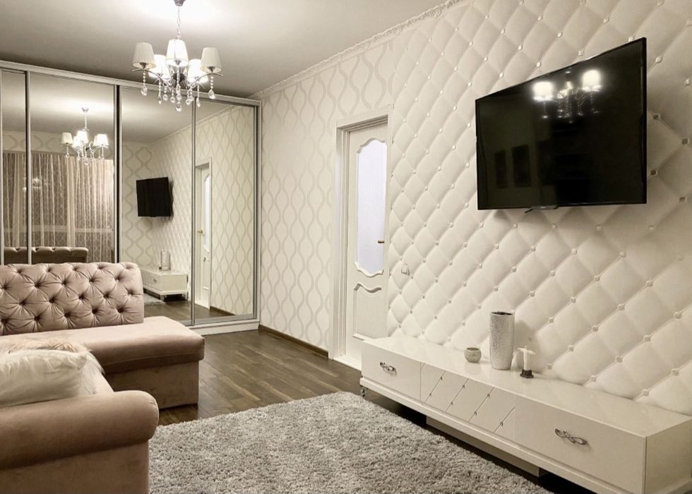 3-кімнатна, 2-рівнева на Щасливому.  ВЕЛИКА 120м2.Дизайнерськи ремонт