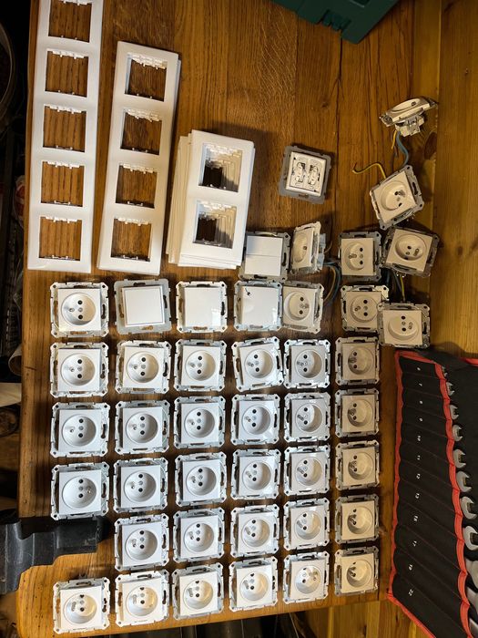 Gniazdka z uziemieniem Legrand