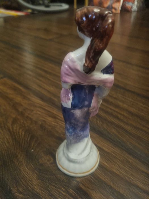 Kolekcja porcelanowych figurek