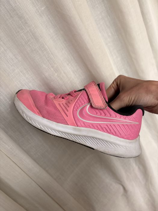 Легкі кросівки nike дівчачі